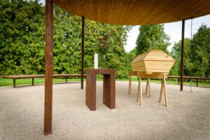 Jak vybrat rakev: typy, materiály, ceny a rozdíly